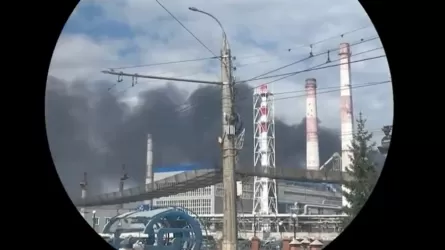 Крупный нефтехимический завод России горит после атаки дронов