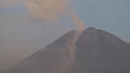 Четыре извержения вулкана Семеру зафиксировали в Индонезии