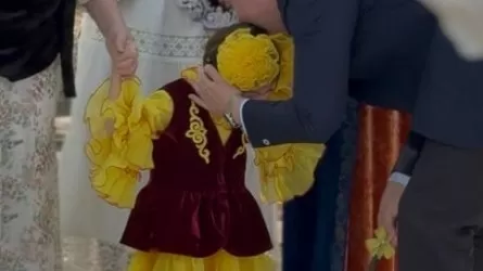 В Алматы две девочки сделали первые шаги после тяжелейших травм 