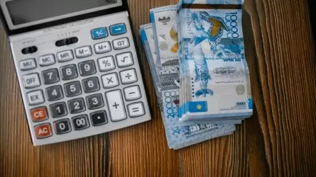 Кому в марте предлагали зарплату до 1,4 млн тенге 