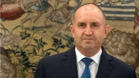 Экс-президент Болгарии объявил о победе своей партии на выборах