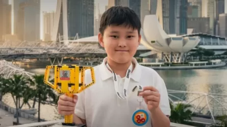 Казахстанский пятиклассник взял серебро по робототехнике в Сингапуре  