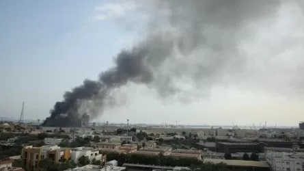 Удары по инфраструктуре: в ОАЭ и Бахрейне горят нефтехимические предприятия