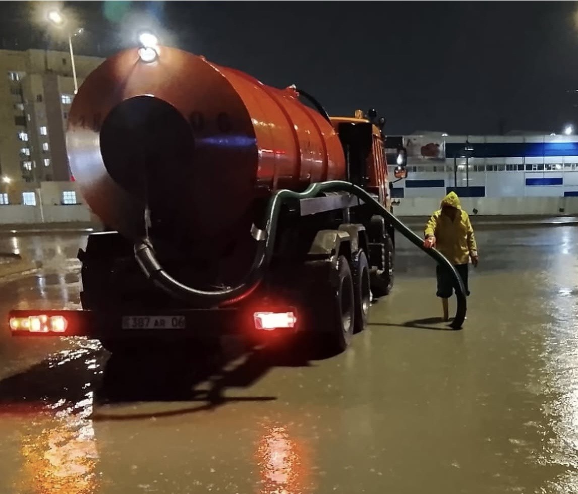 Атырауда бір түнде айлық нормадан көп жаңбыр жауды