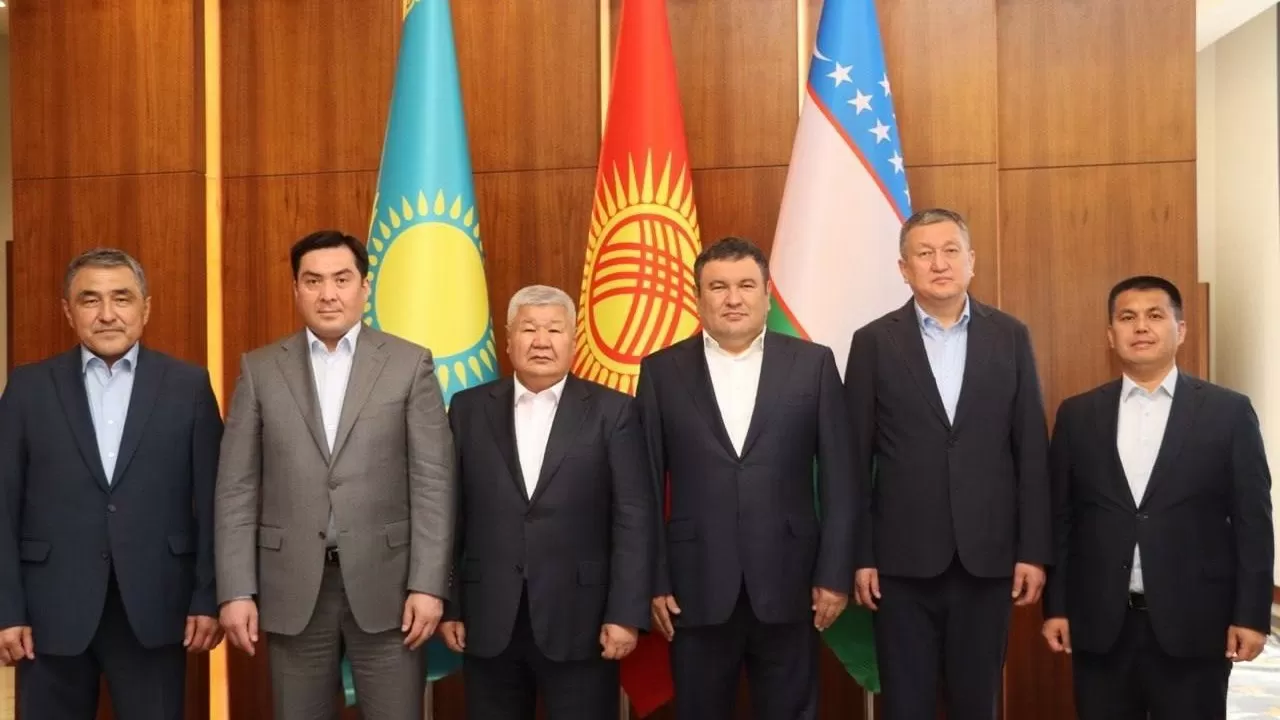 Кто держит руку на кране? Казахстан предложил соседям особые условия за гарантии по воде