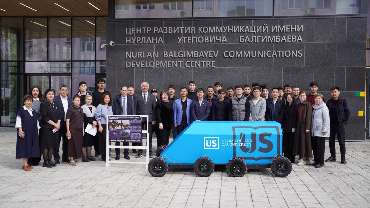 Қазақстандық студент адам бара алмайтын қауіпті жерлерде жұмыс істейтін робот шығарды