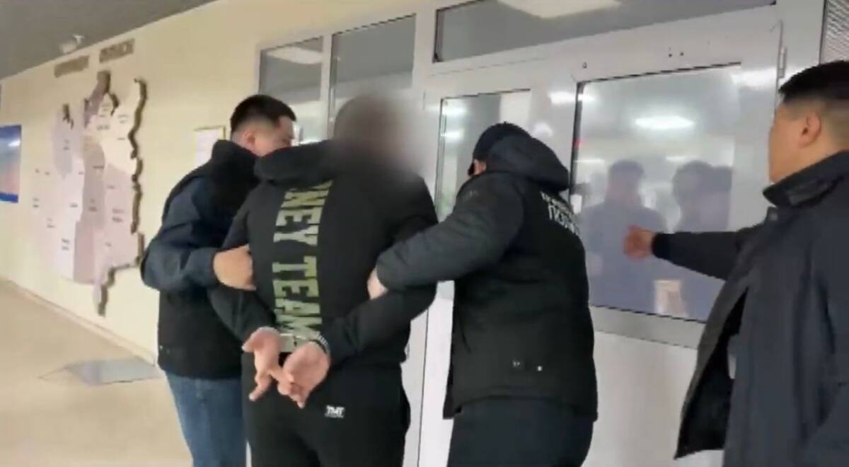 5 жыл тығылған: Қарағанды облысында 117 млн теңге бопсалаған күдікті әжетханада ұсталды