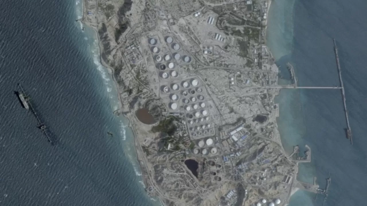 США нанесли удары по острову Харк 