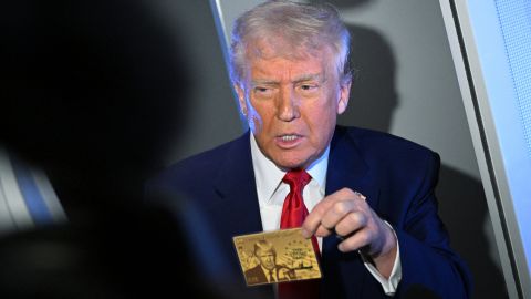 Трамп әкімшілігі грин-картаға өтініш беру тәртібін қатаңдатты