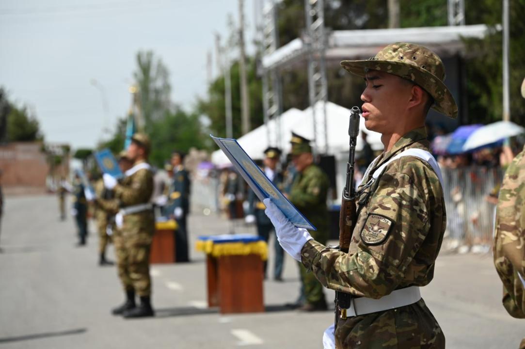 Құрлық әскерлерінде үш мыңнан астам жас сарбаз Отанға адал болуға ант берді