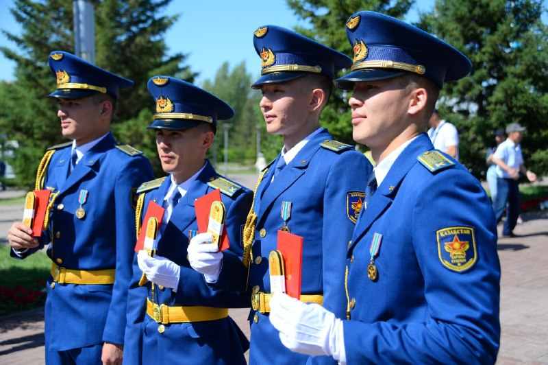 Қазақстанда әскери оқу орындарын үздік тәмамдаған түлектерге &laquo;аға лейтенант&raquo; атағы беріледі