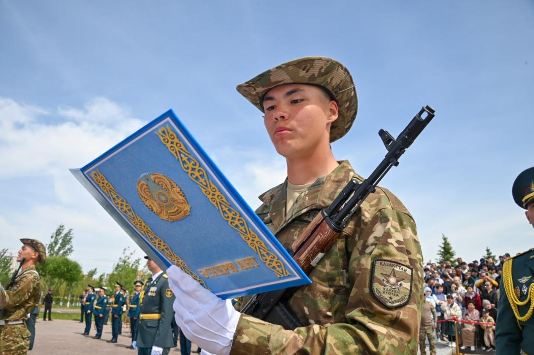 Стало известно, сколько срочников одновременно приняли военную присягу