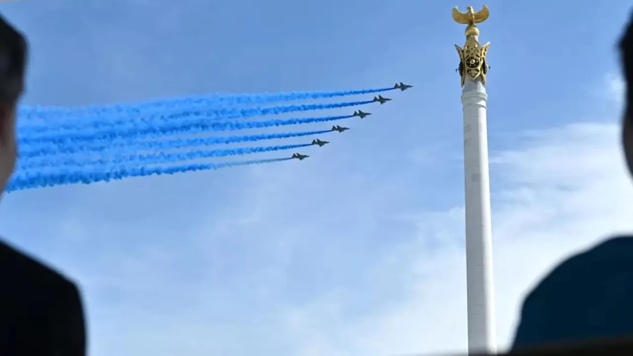Астана аспанында жойғыш ұшақтар ұшады