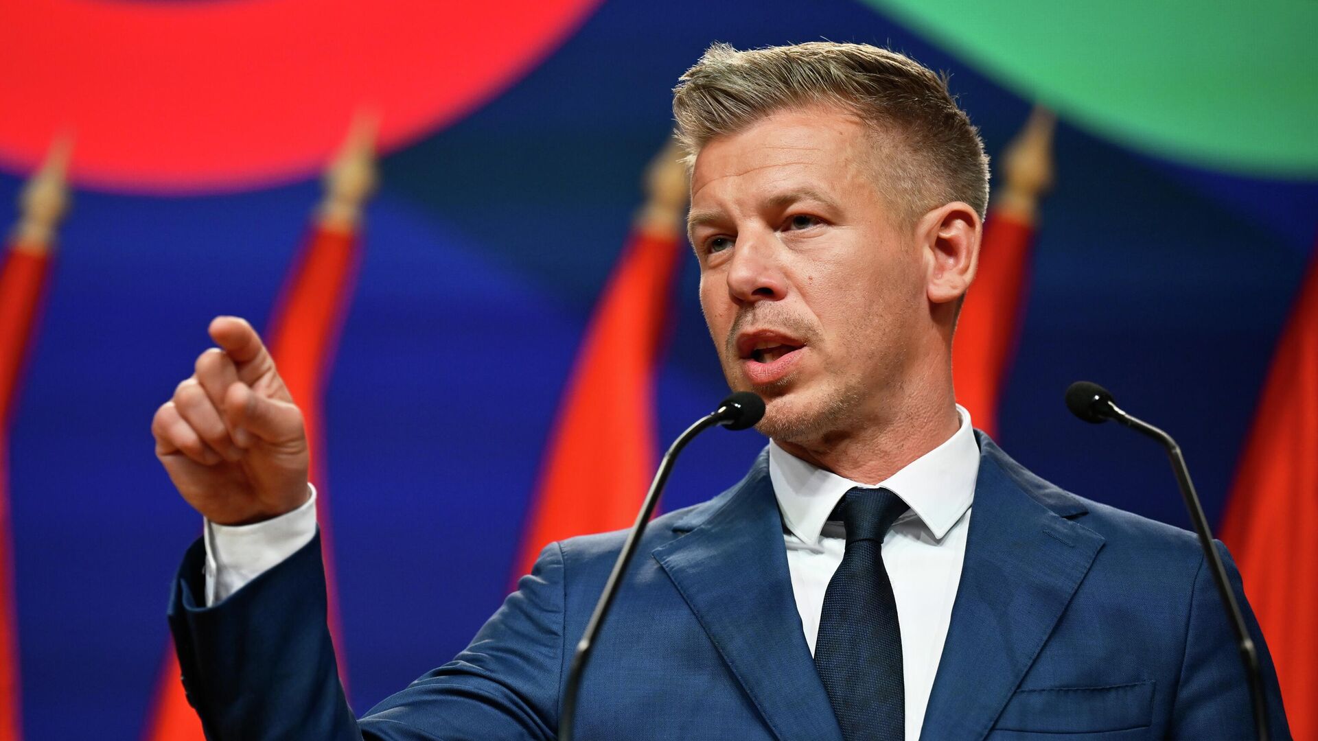 Мажарстанда шенеуніктер мен депутаттардың жалақысы күрт қысқармақ
