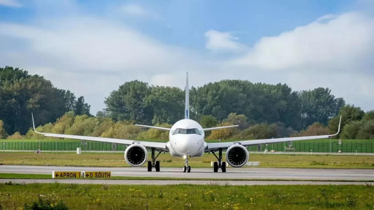 Самолет Air Astana экстренно сел в Актобе 