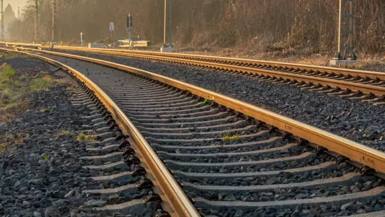 Железнодорожника насмерть сбил поезд в Карагандинской области