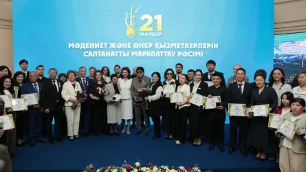 Аида Балаева вручила ключи от квартир еще 55 деятелям культуры