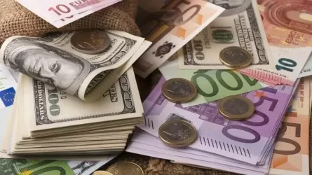 Выше Нацбанка: по какой цене обменники продают доллар в эти выходные