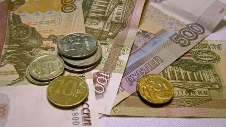 Рубль продолжает терять позиции в обменниках РК 