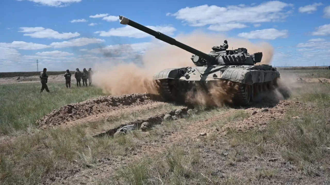 Обкатка танком и гранаты: как готовят новобранцев в Абайском гарнизоне 