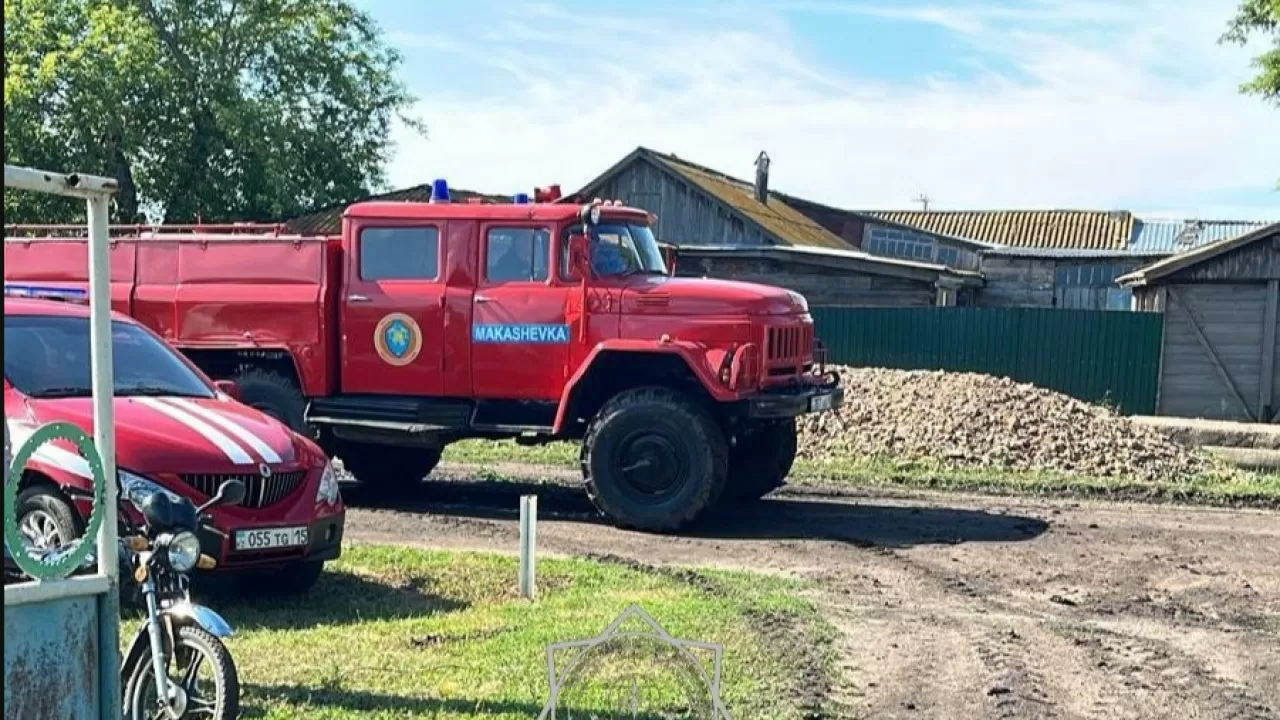 Добровольцы-пожарные первыми прибыли на пожар и спасли дом от огня в СКО 