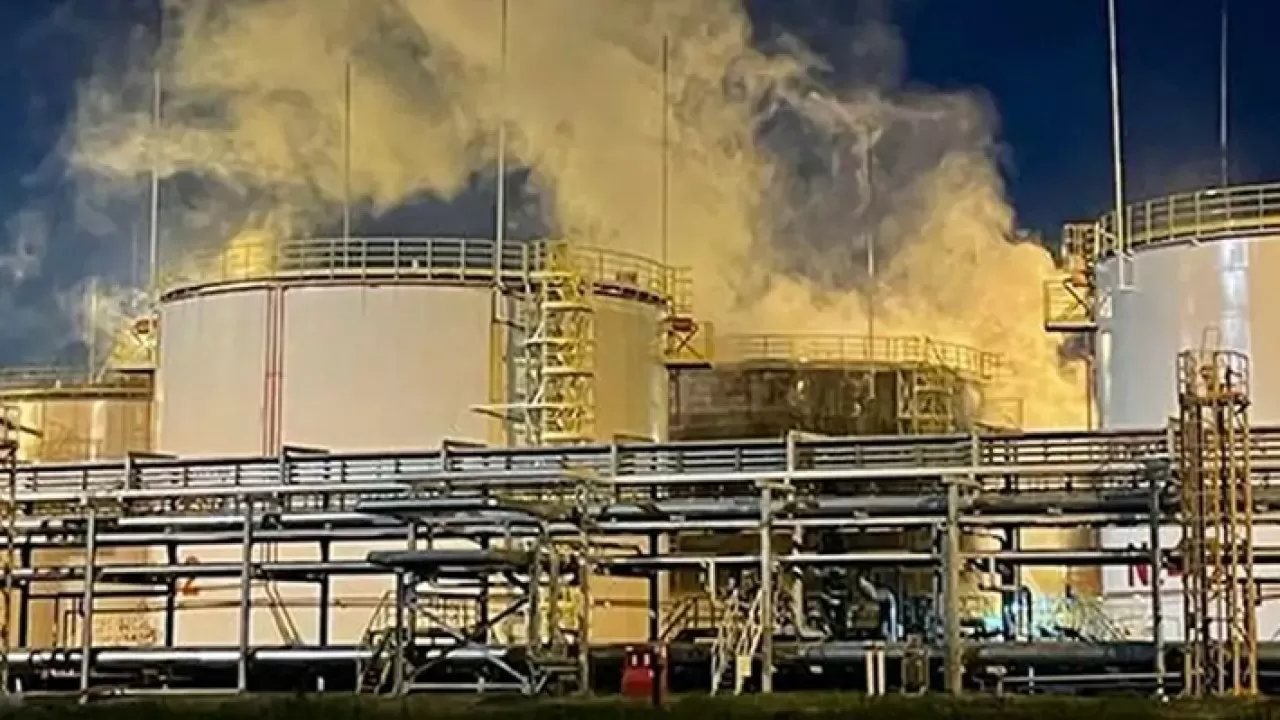 Дроны нанесли удар по крупному нефтезаводу в России 