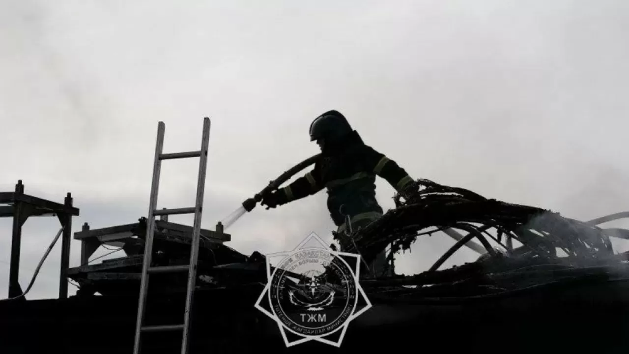 В МЧС раскрыли, что могло стоять за взрывом на "Казцинке" 