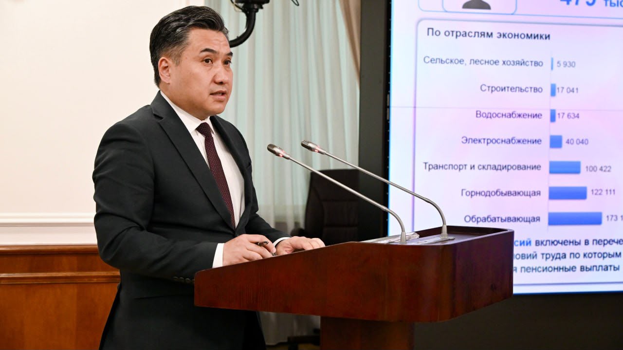 Еңбек министрі айлығы отбасын асырауға жететінін айтты