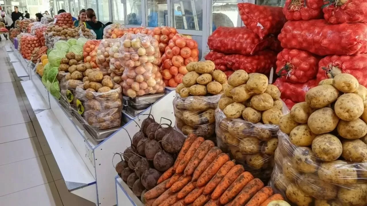 Наценки до 200% накручивали посредники на крупнейшем рынке Алматы