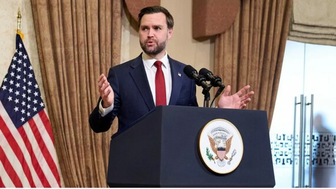 Вице-президент США заявил об открытии Ормузского пролива