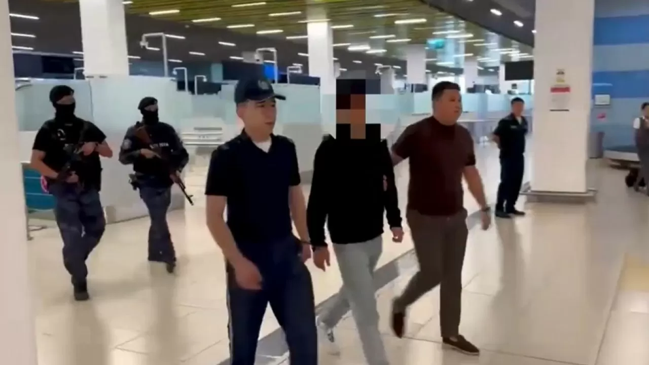 В Казахстан депортировали фигуранта громкого дела о мошенничестве