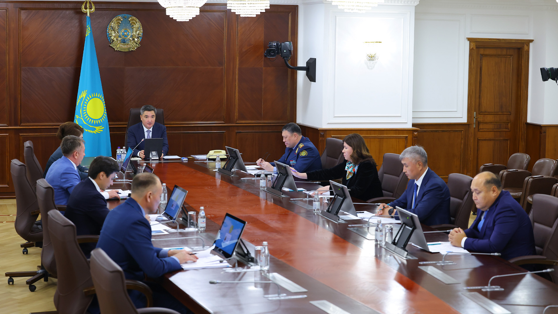 &laquo;Заң мен тәртіп&raquo;: Олжас Бектенов Есірткі қылмысына қарсы іс-қимыл жөніндегі штаб отырысын өткізді