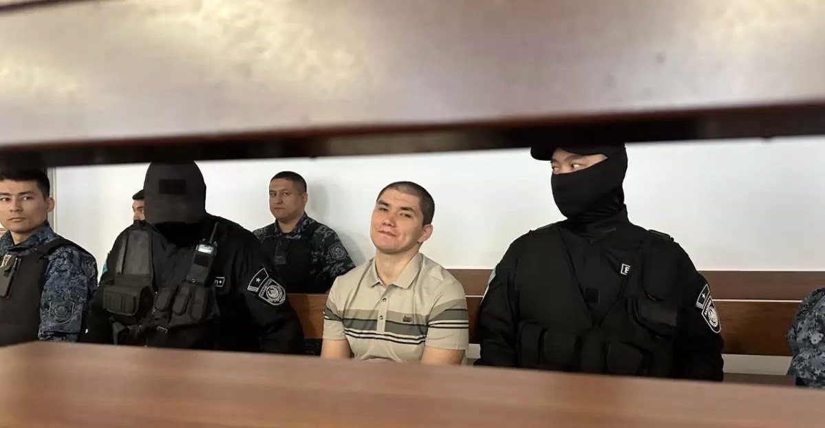 "Алдымда 3 таңдау тұрды": айыпталушы Сұлтан Сәрсемәлиев қылмысқа қалай барғанын айтты