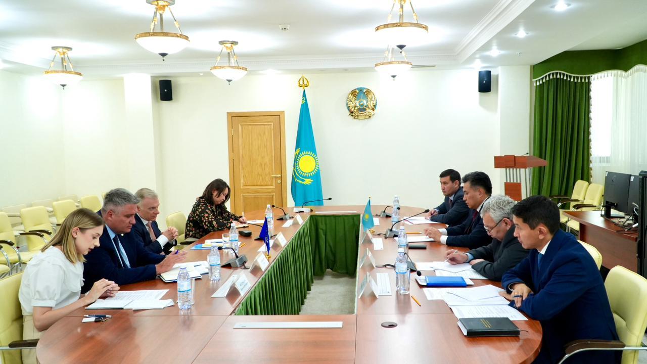 Еңбек министрлігі Елдік бағдарламаға көшудің негізгі бағыттарын талқылады
