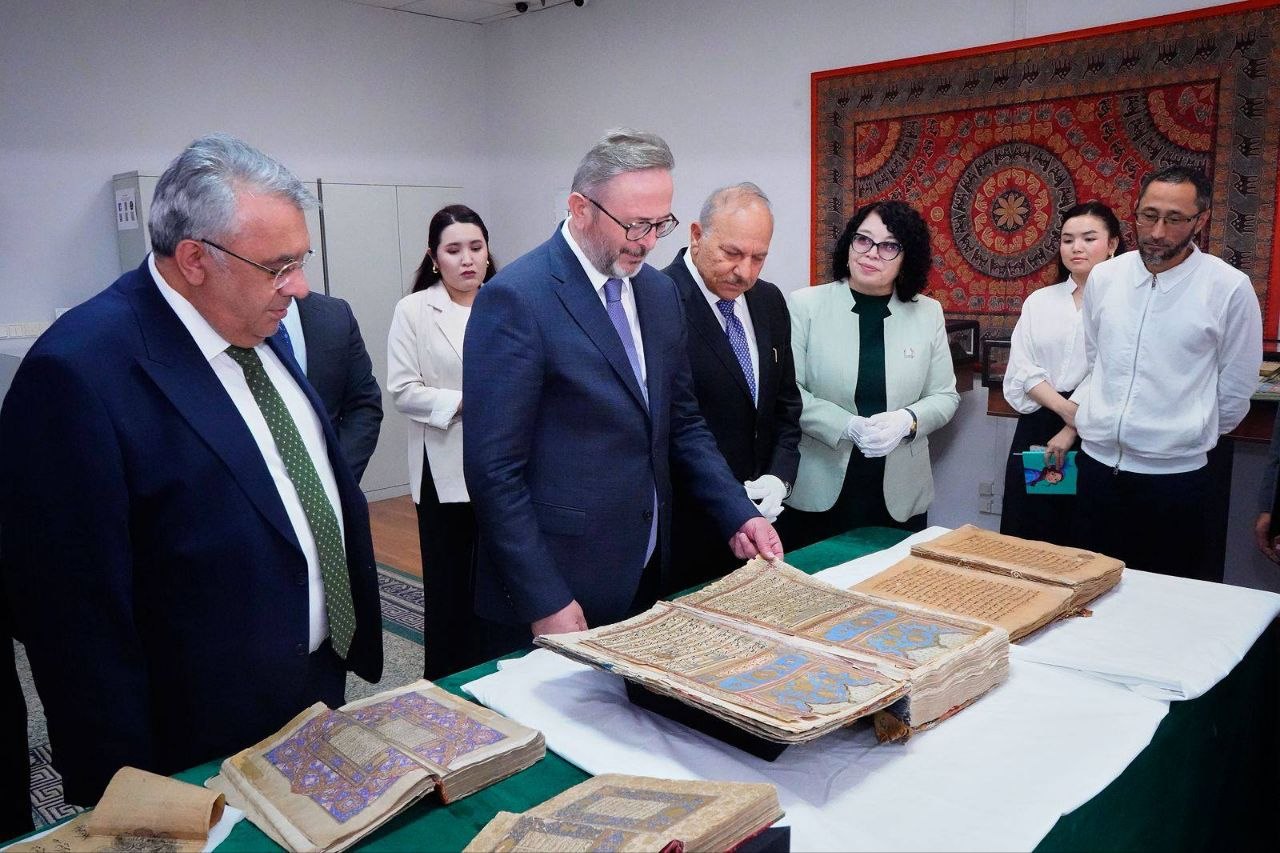 Қазақстандық көне қолжазбаларды қалпына келтіруге түркиялық мамандар тартылды