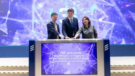 Минфин провело церемонию листинга первых суверенных панда-облигаций на AIX