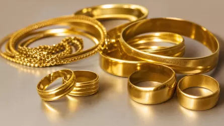 Золото не удерживает уровень 4000 долларов 