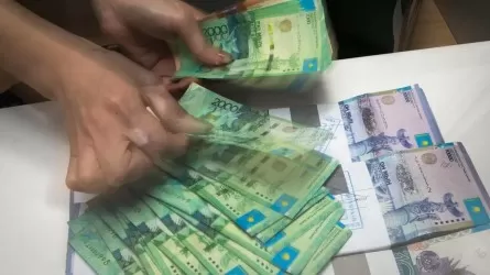 В Таразе осудили кассира за махинации с железнодорожными билетами
