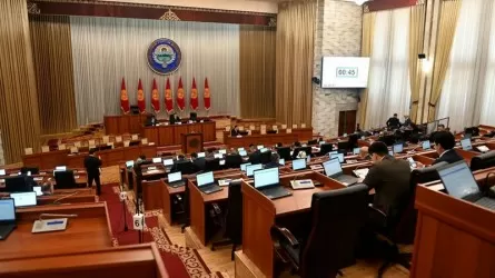 Парламент утвердил дату президентских выборов в Кыргызстане