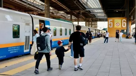 Четыре дополнительных поезда будут перевозить казахстанцев летом