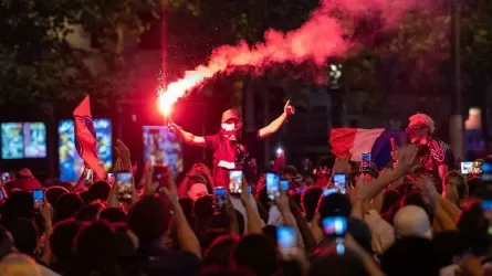 Сотни человек пострадали и задержаны во время беспорядков по всей Франции