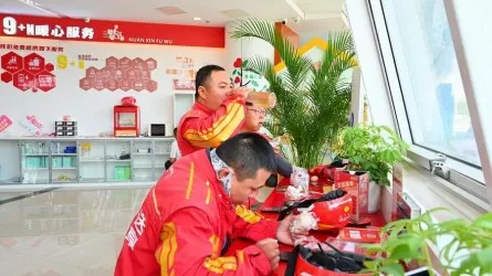 Курьеры и рабочие выходят вперед: Китай фиксирует новый тренд