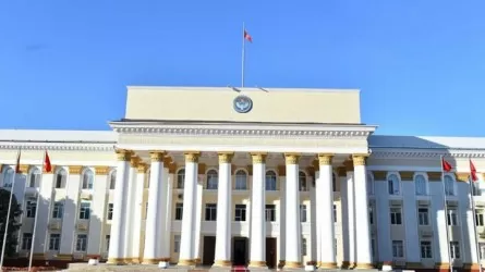 Министерства, аэропорт и госкомпании массово эвакуируют в Бишкеке 