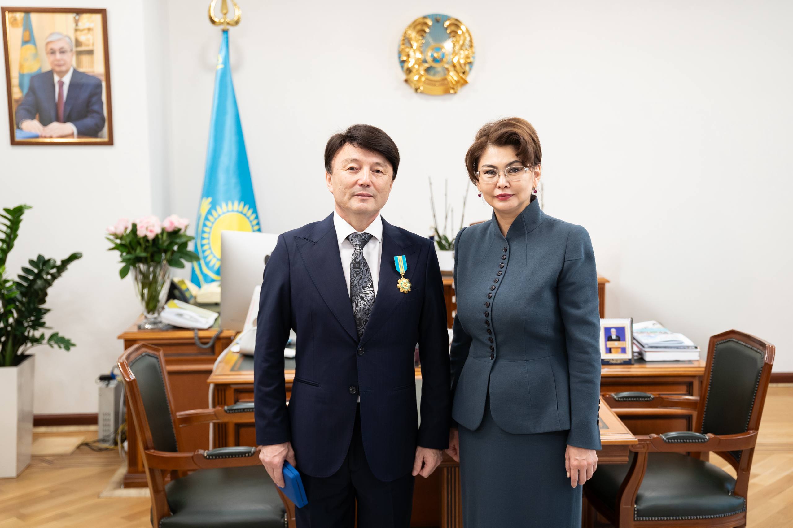 Президент атынан Қанат Айтбаевқа мемлекеттік награда табысталды