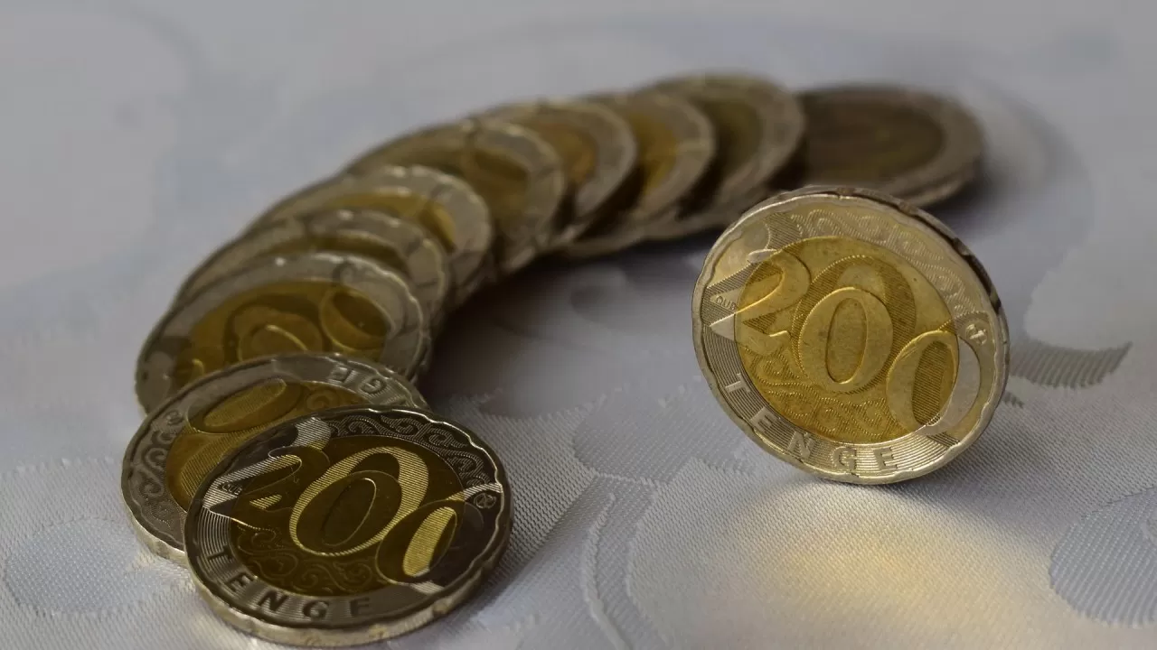 Тенге отыграл падение на торгах KASE 