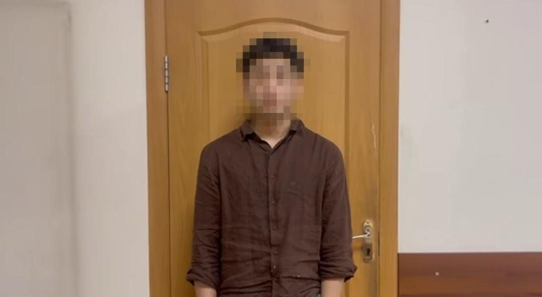 &laquo;Әскерде зорландым&raquo;: Жалған ақпарат таратып, көпшіліктен ақша жинаған жігіт 3 жылға сотталды
