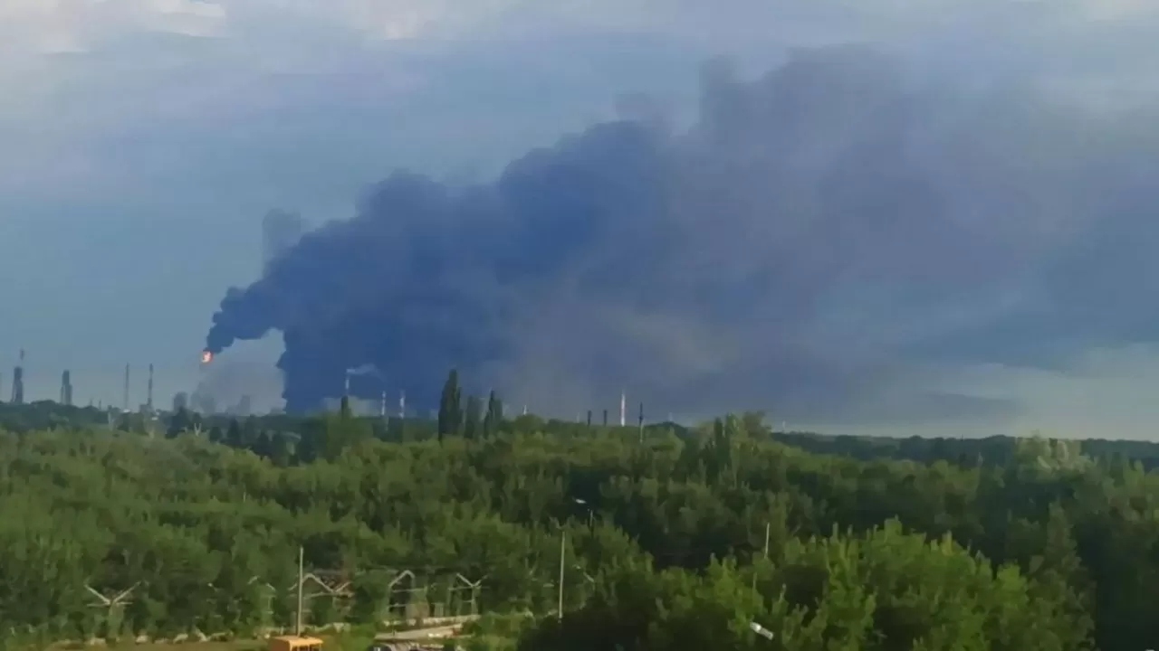 Один из крупнейших НПЗ России вновь атаковали дроны 
