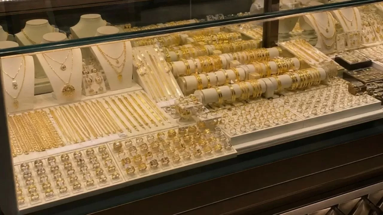 Рынок золота ждет первый рост за пять месяцев