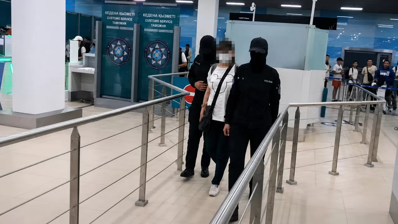 Подозреваемую в мошенничестве на 6 млрд тенге экстрадировали из Турции в РК 