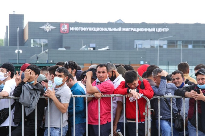 Ресейде мигранттарға қатысты талаптарды күшейтетін заң қабылданды